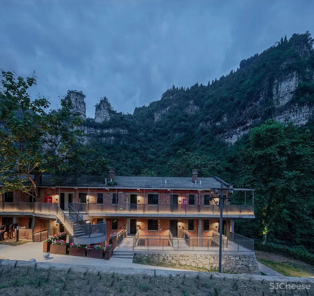 复兴峡谷间的废弃兵工厂,打造亲子游的好去处