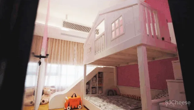 中产夫妇上海啃青菜,老家买豪宅:打飞的也要回去找快乐