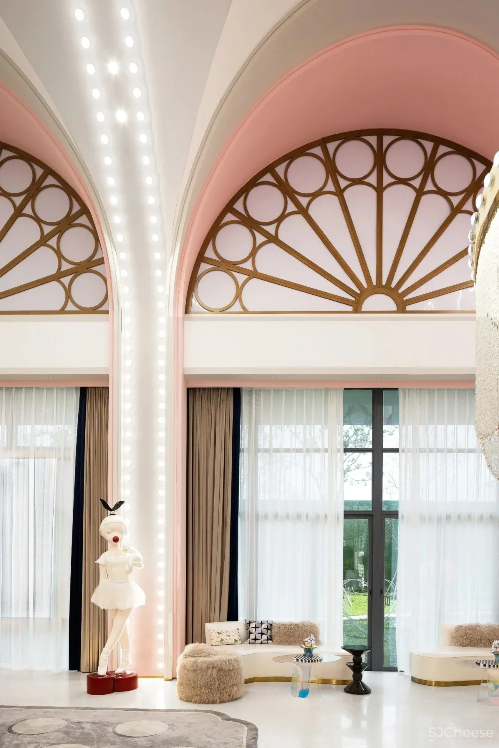 CLV赛拉维×旭辉:旋转的梦幻空间,唤回童心世界!