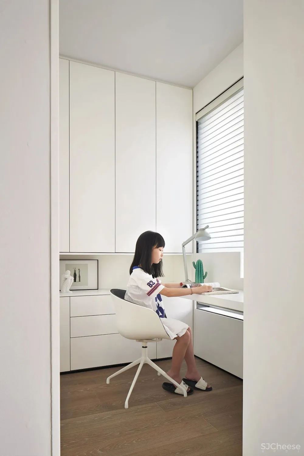 郑军:成都 240 m² 极简大平层,兼顾自由与温暖的家!