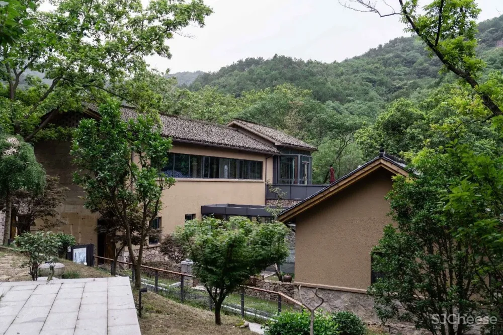 云里安凹：从14户普通民房到142亩精致山居，一座平凡村落的进化史