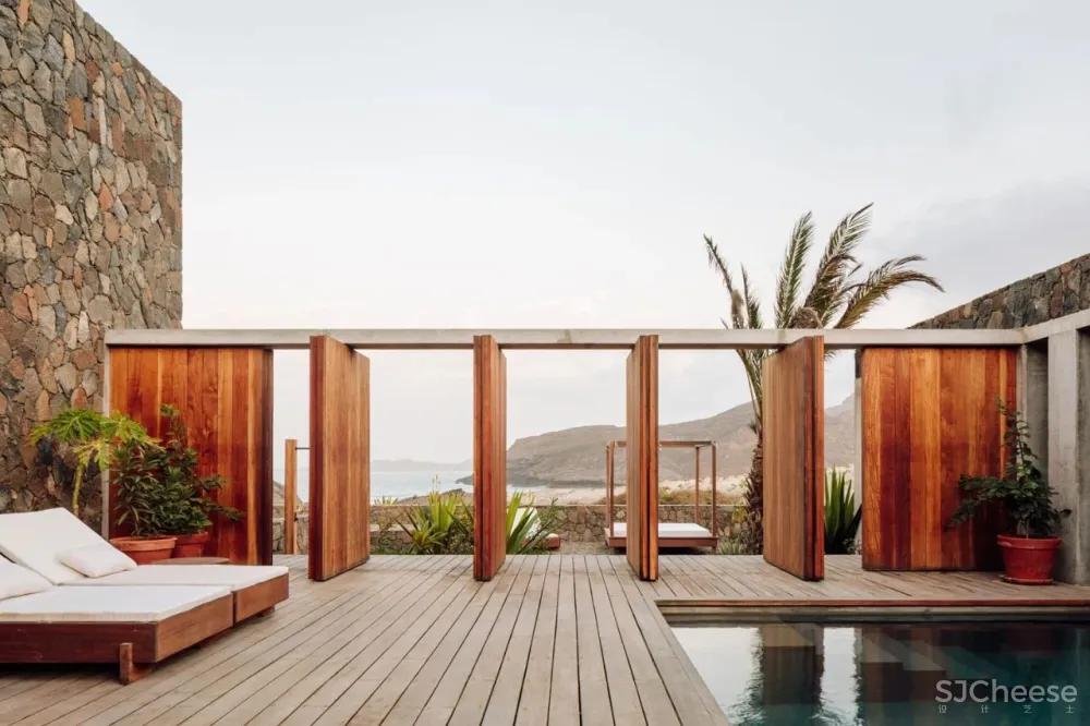 在火山底建造的“亲密”别墅；卫生间不装窗帘，根本不在乎路过的人！你敢住吗？【A963第2186期】