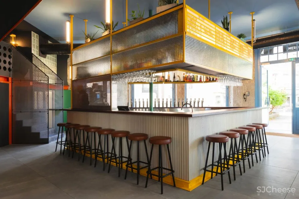 La Raffinerie Modernist Beer Bar in Lyon by Un Studio.