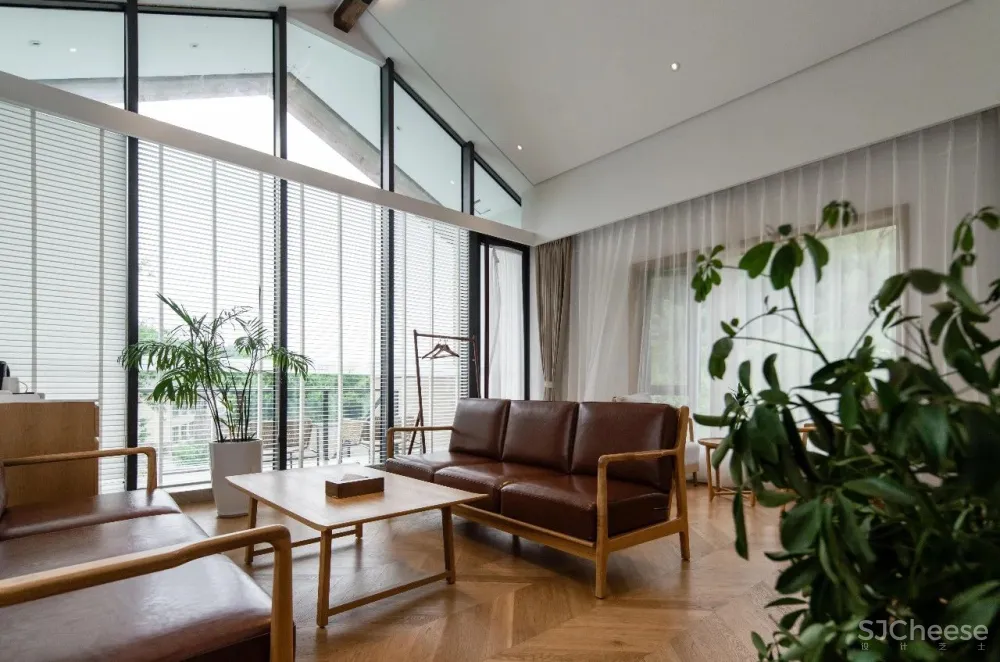 云里安凹：从14户普通民房到142亩精致山居，一座平凡村落的进化史