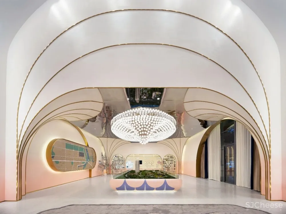 CLV赛拉维×旭辉:旋转的梦幻空间,唤回童心世界!