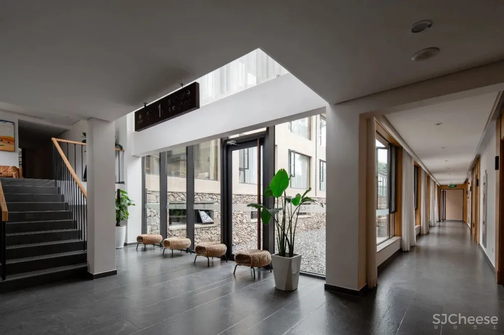 云里安凹：从14户普通民房到142亩精致山居，一座平凡村落的进化史