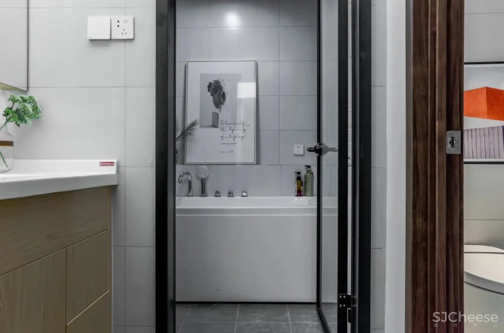 小夫妻买下105㎡奇葩阁楼，砸掉数面墙，“浪费空间”却让幸福暴增！