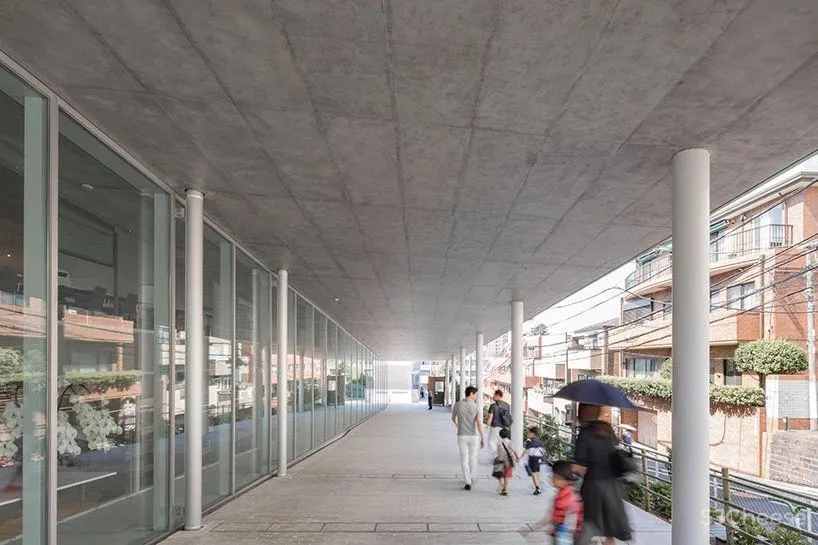 妹岛和世为母校设计的图书馆,用混凝土、玻璃构成的明净空间