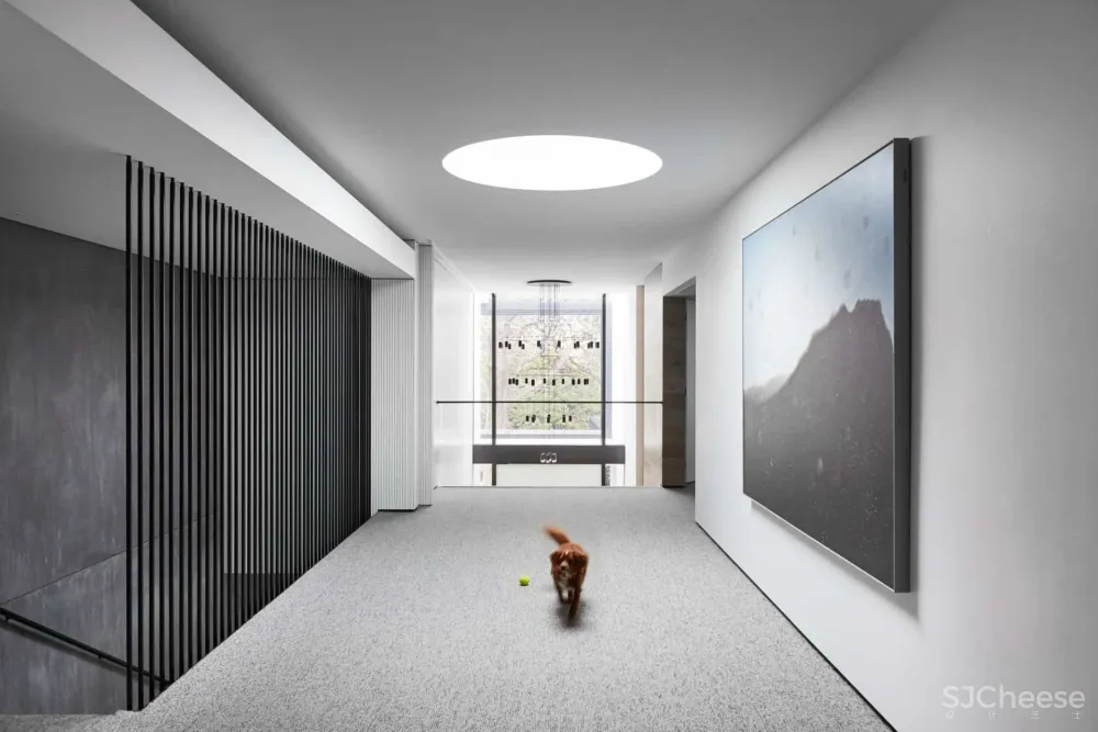 精致而富有细节的极简主义 Mckimm新作