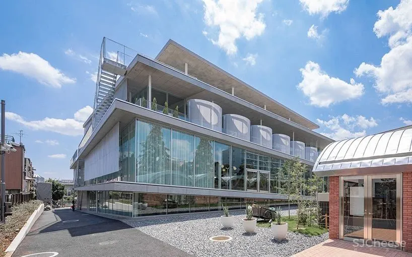 妹岛和世为母校设计的图书馆,用混凝土、玻璃构成的明净空间