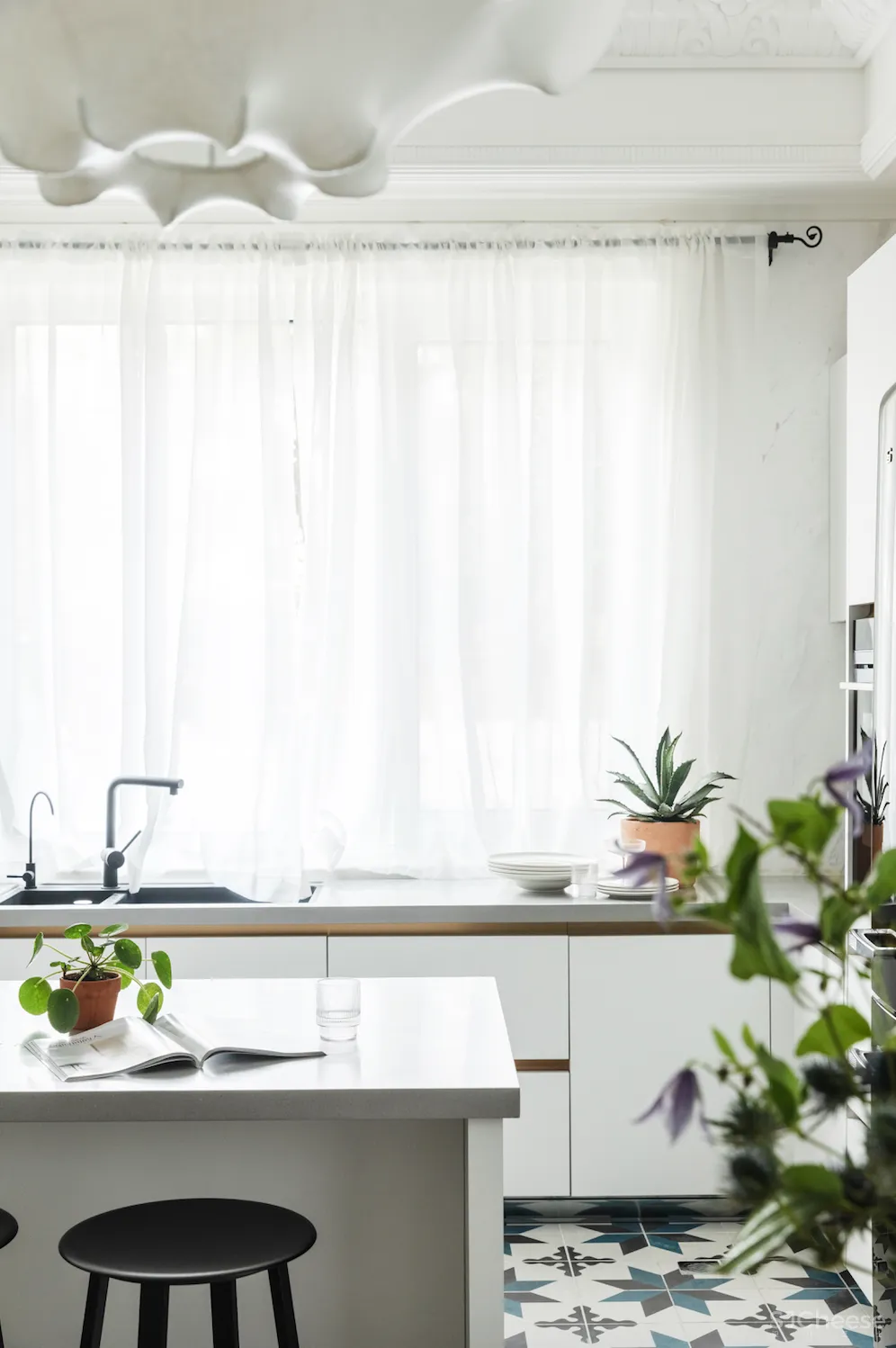 去别墅风装修,这个300㎡美得清新脱俗