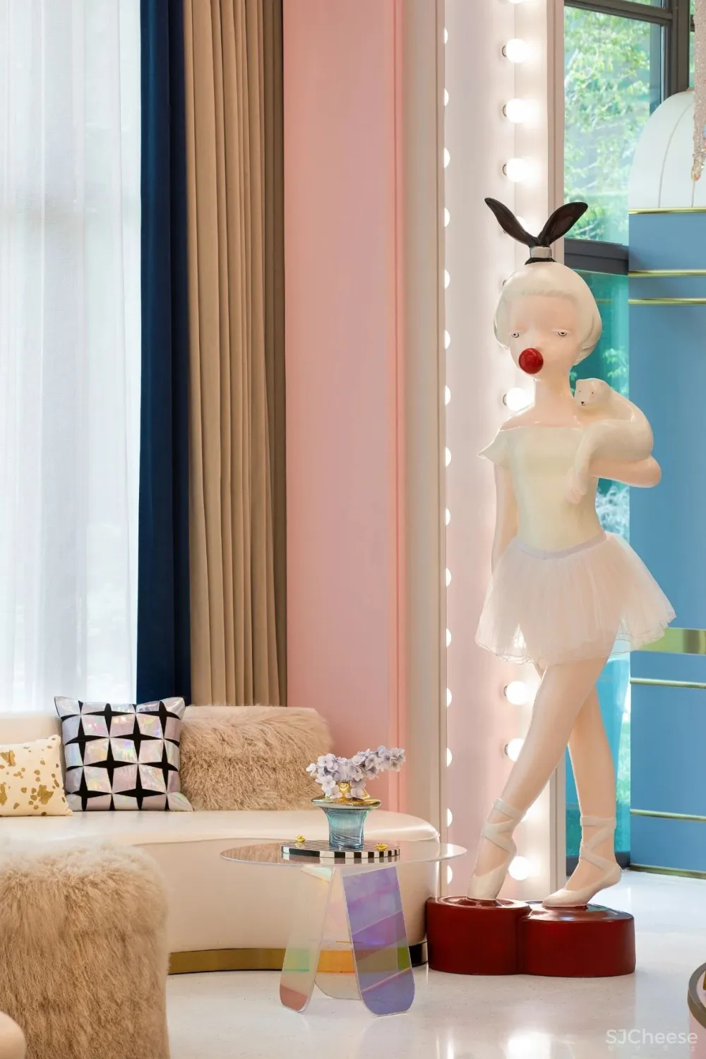 CLV赛拉维×旭辉:旋转的梦幻空间,唤回童心世界!