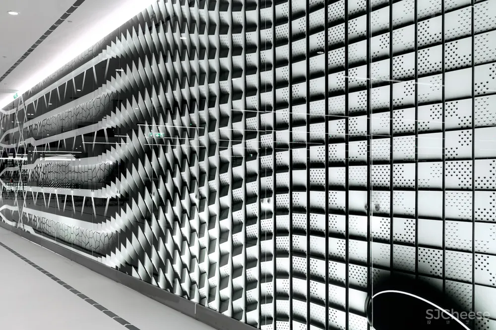 荷兰这个8000㎡自行车停车场,一面沉浸式的玻璃墙美翻了,网友:别人家的“自行车棚”