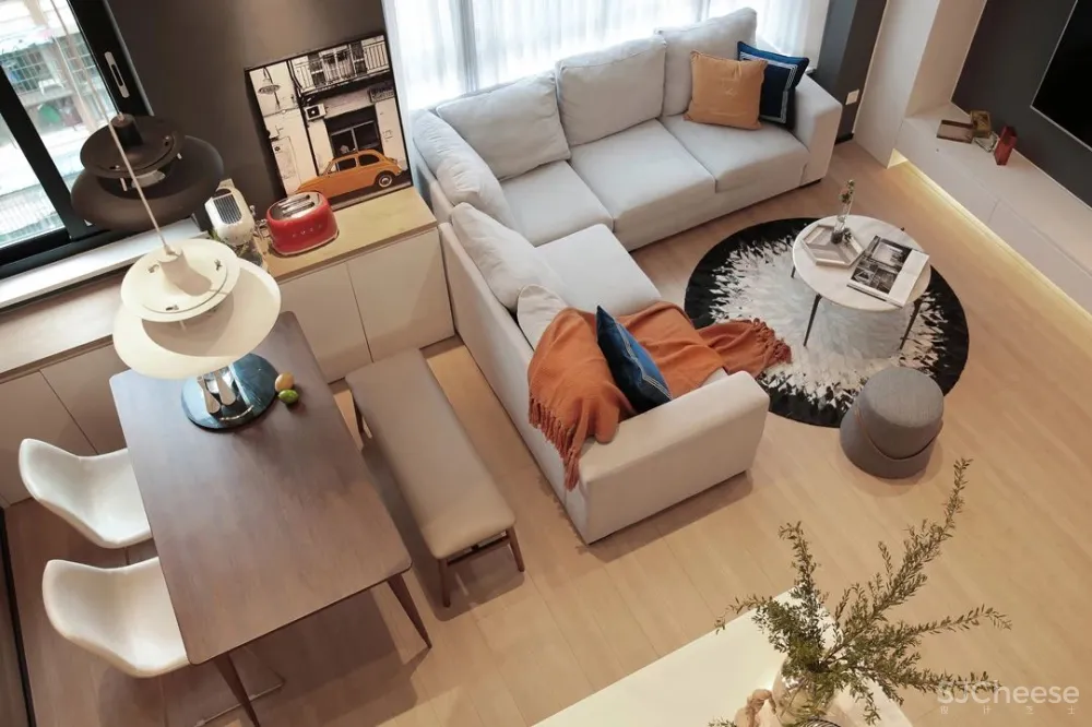 小夫妻买下105㎡奇葩阁楼，砸掉数面墙，“浪费空间”却让幸福暴增！