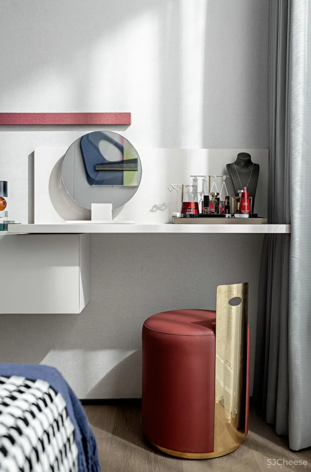 收集着夏季的色彩，刻画空间的美，时尚而又高级的生活美学气息。