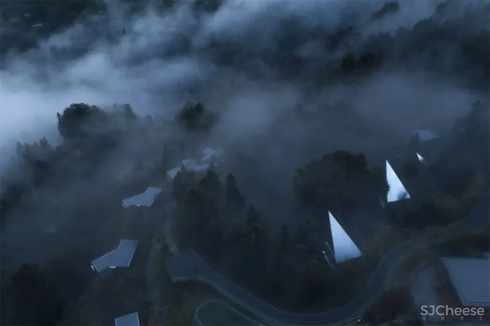 茶田里的悬浮木屋 千山云舍三峡木屋酒店