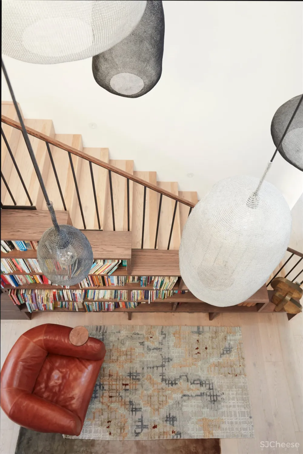 都是转角窗户,「曲面」和「直角」哪个更高级?