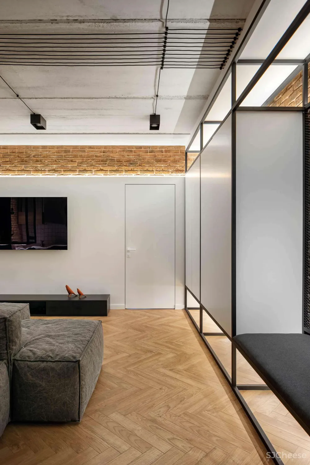 工业风两居室,层高不够,天花就这样装