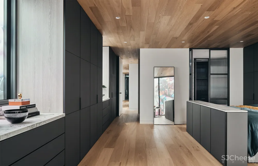 550㎡艺术别墅,在外墙的定制玻璃上画画,室内简直是一个小型美术馆!