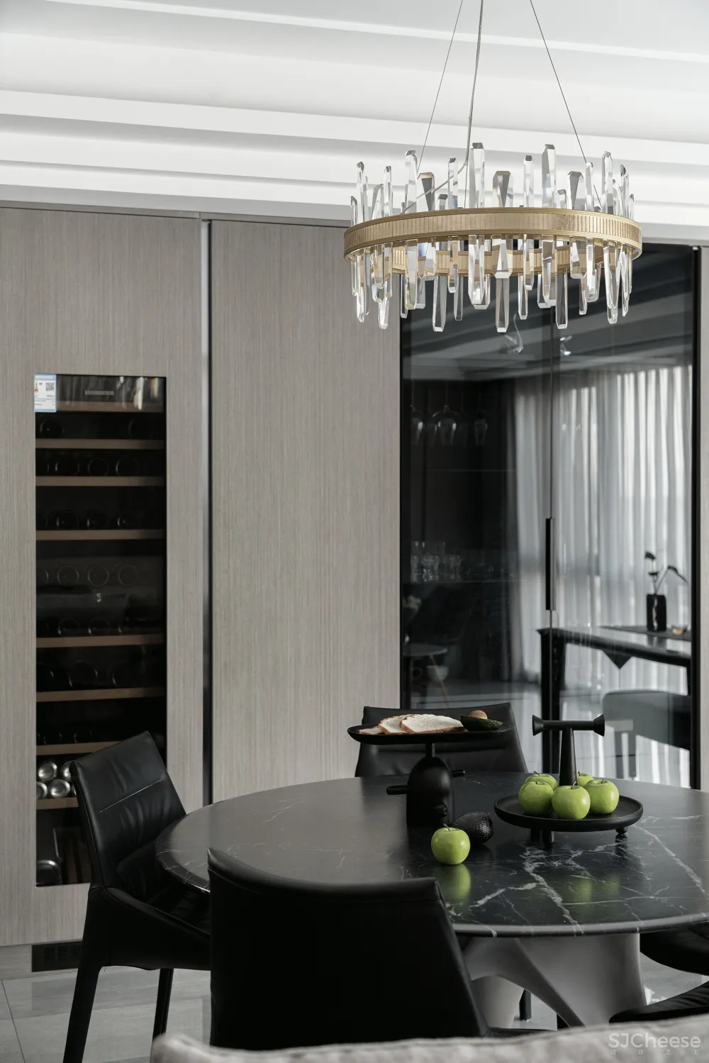 张津玮:木与石、黑与白,回归家的烟火气