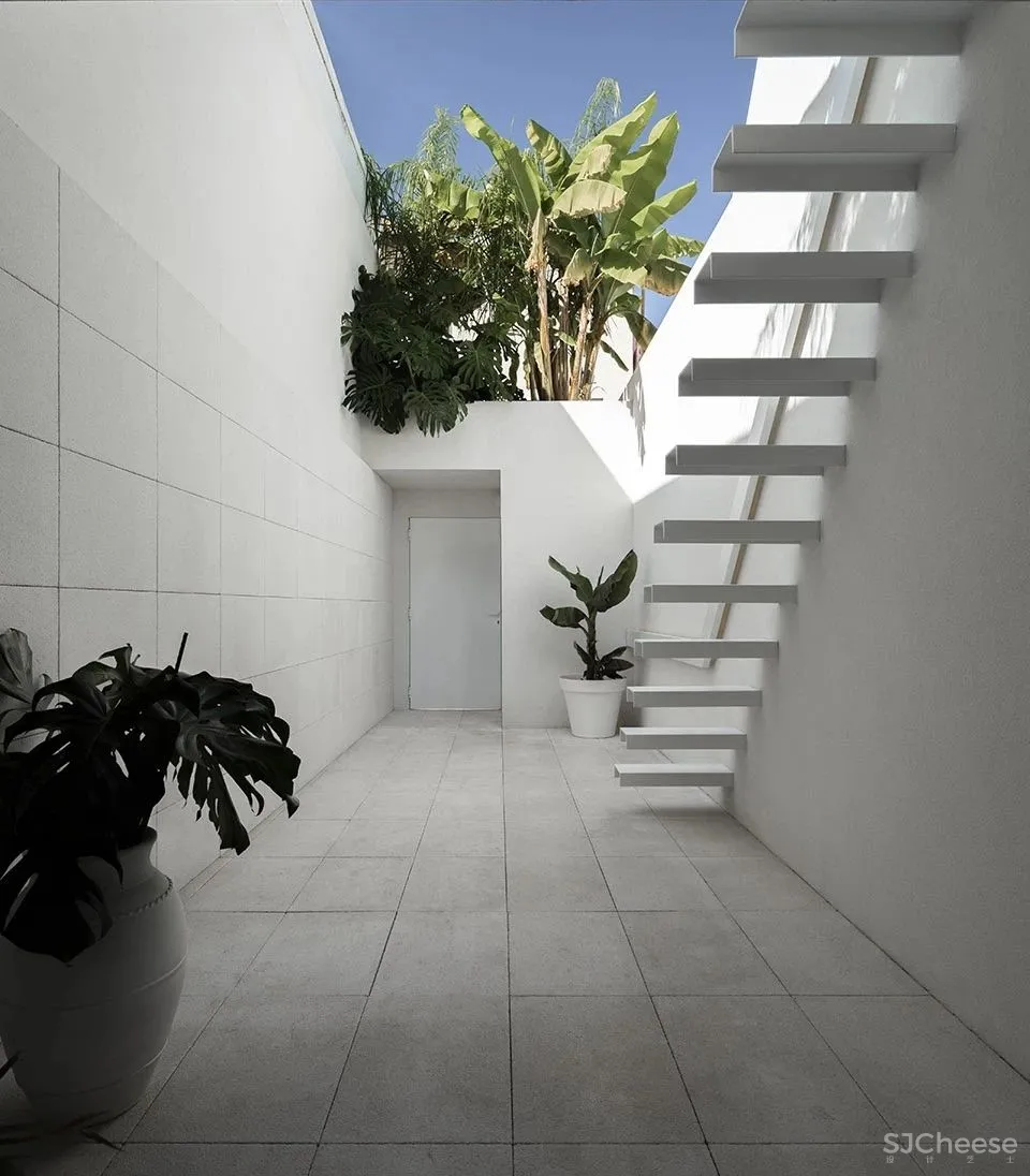 买不起别墅,就买一楼带下沉式庭院的户型!