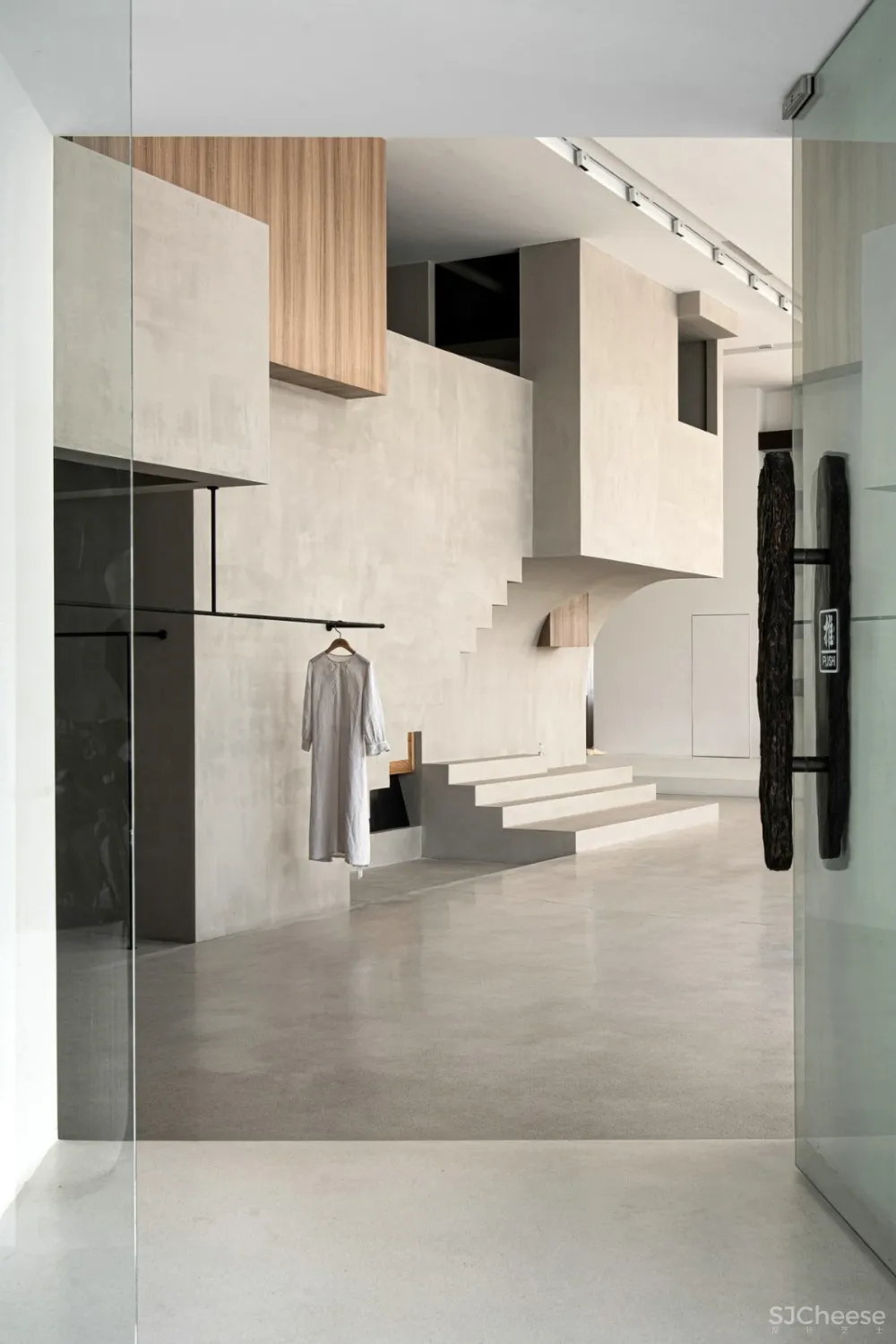 侘寂风在服装店面的运用