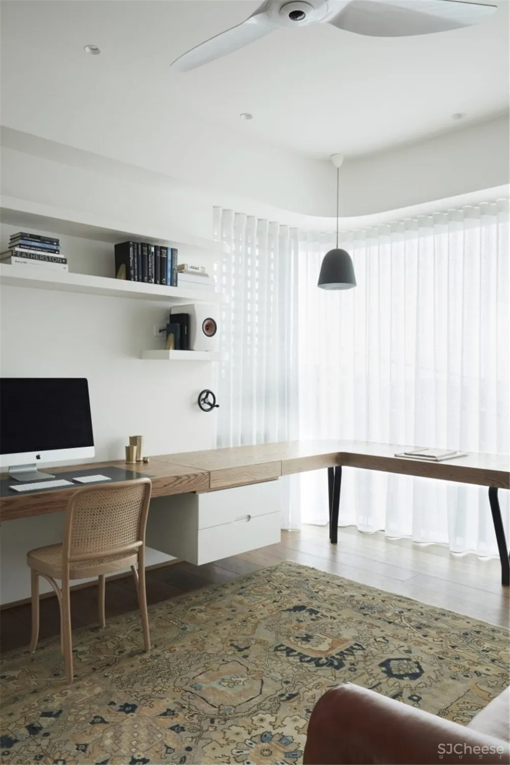 都是转角窗户,「曲面」和「直角」哪个更高级?