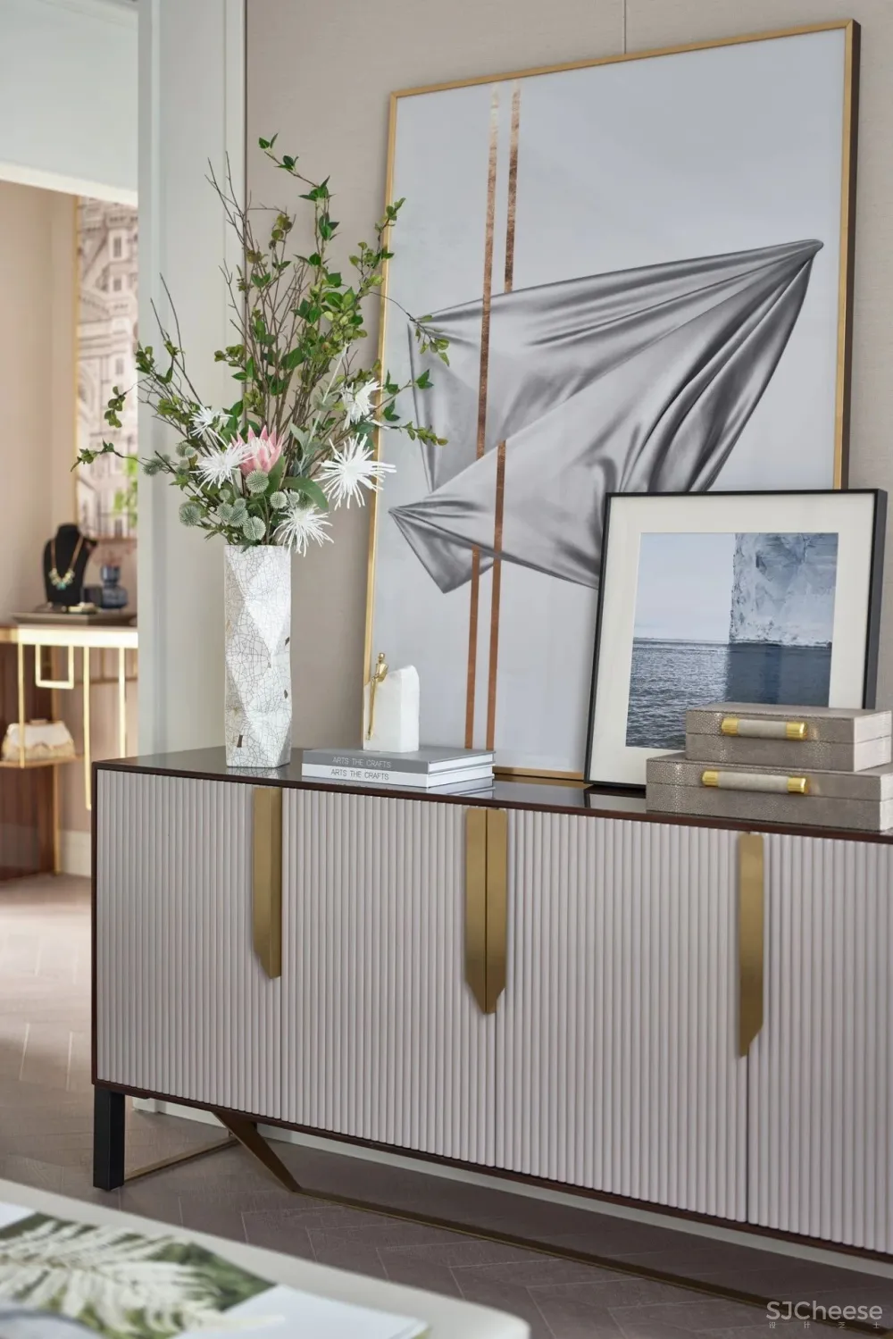 中性色作为空间主色调，搭配以暖温度的姜黄！