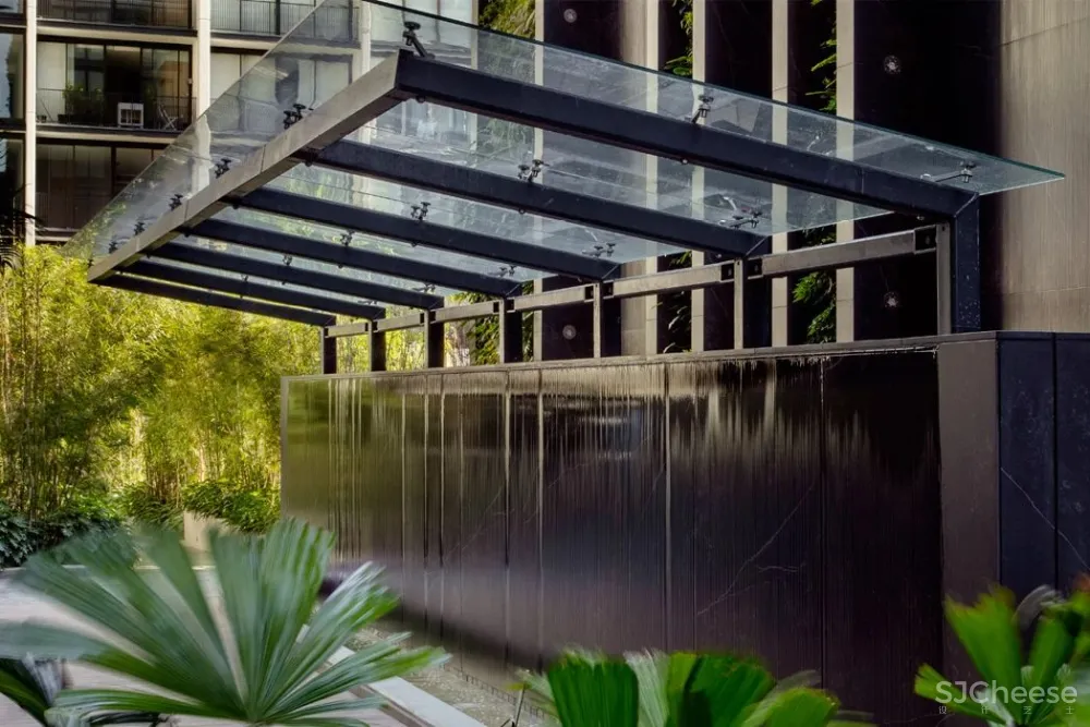 大尺度22米高人工瀑布 顶层无边泳池 生态豪宅新玩法