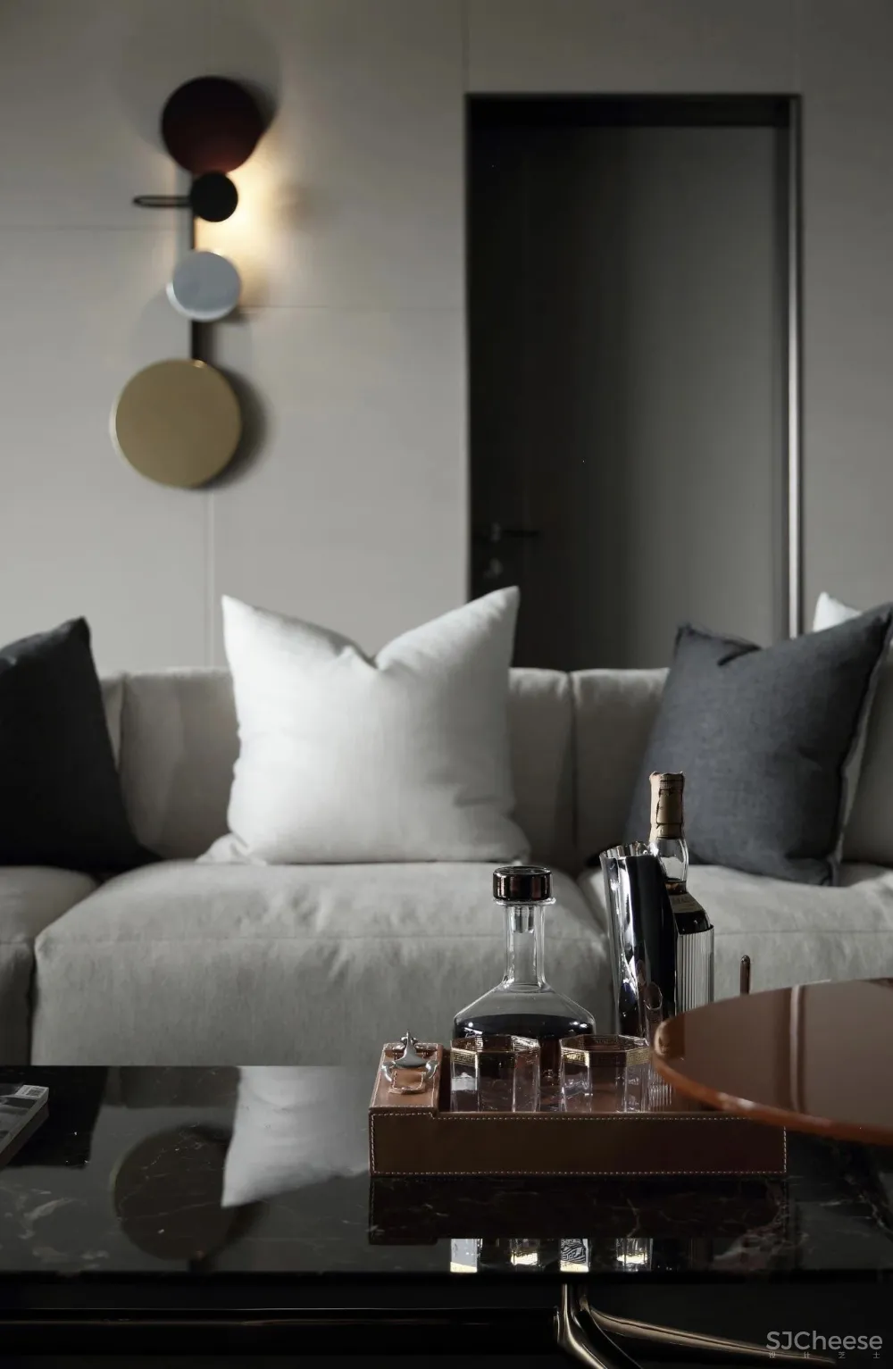 轻奢雅灰美宅:转了半个地球的沪上业主直言,好的地方还是家