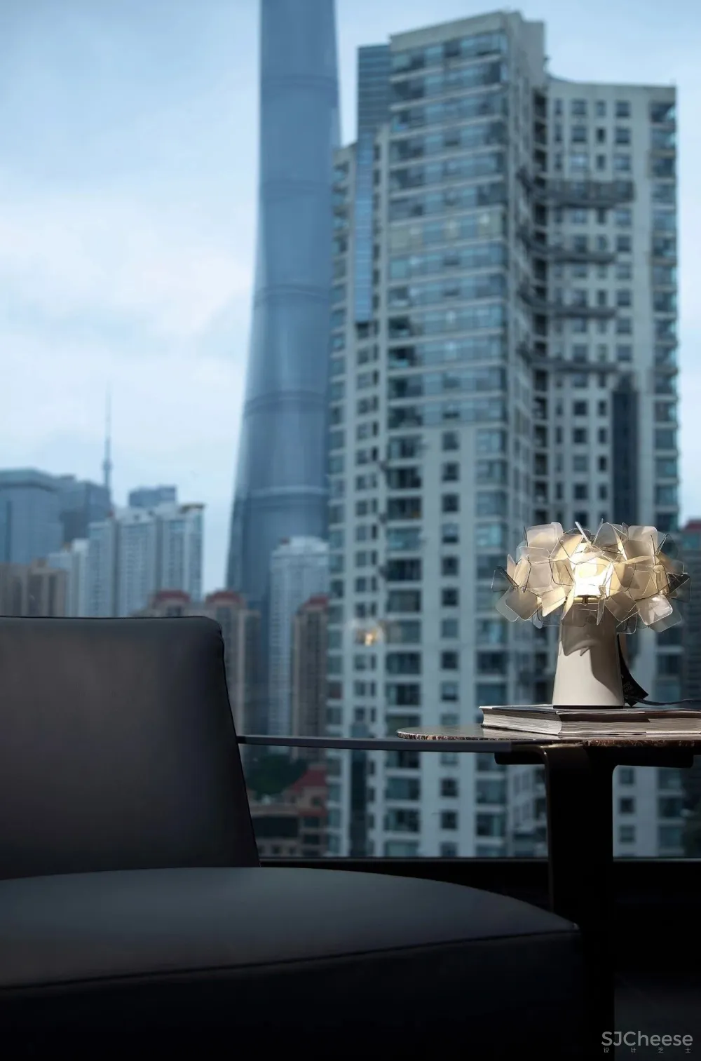 轻奢雅灰美宅:转了半个地球的沪上业主直言,好的地方还是家