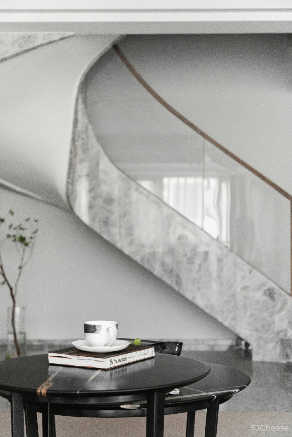 张津玮:木与石、黑与白,回归家的烟火气