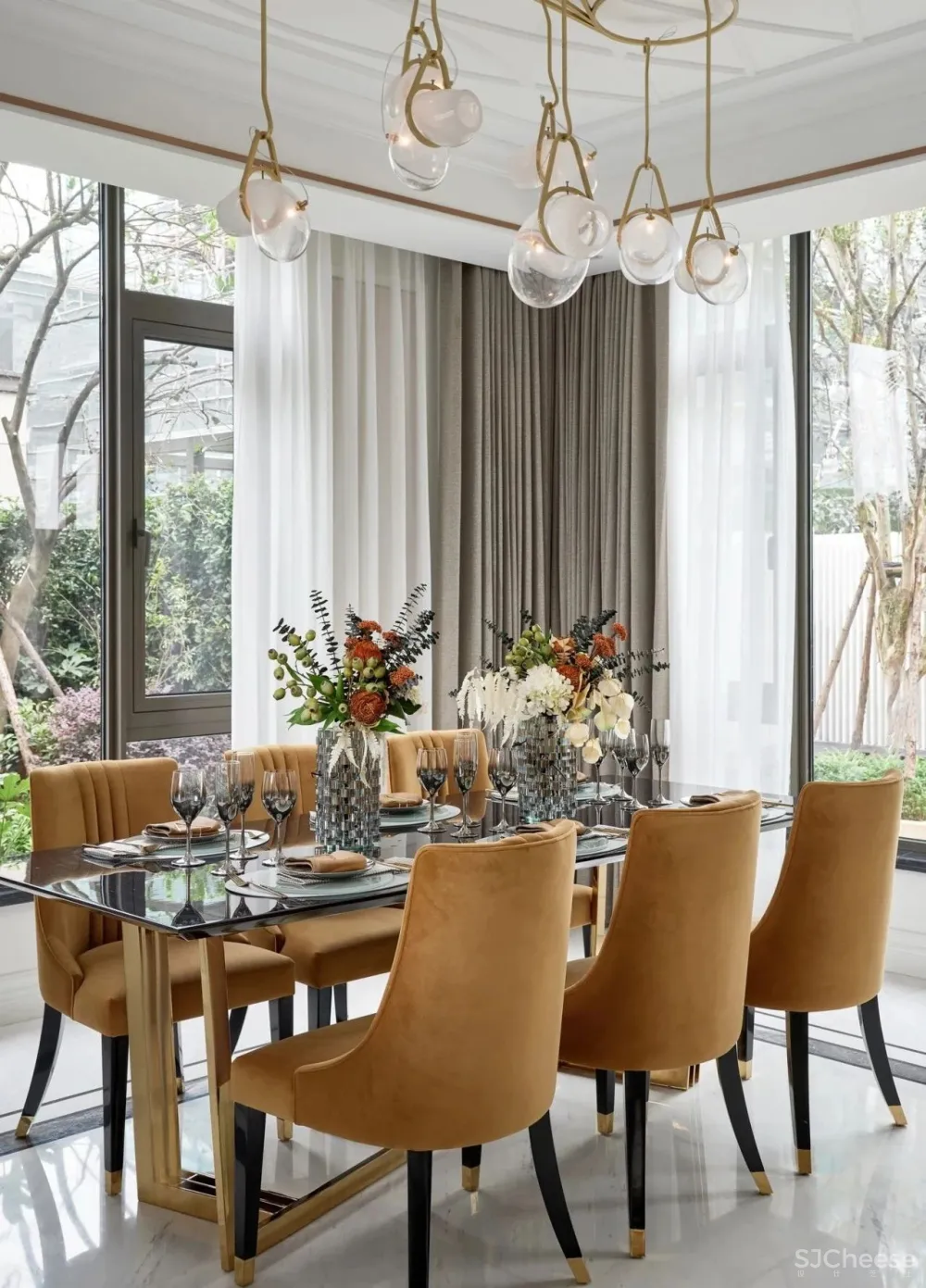 中性色作为空间主色调，搭配以暖温度的姜黄！