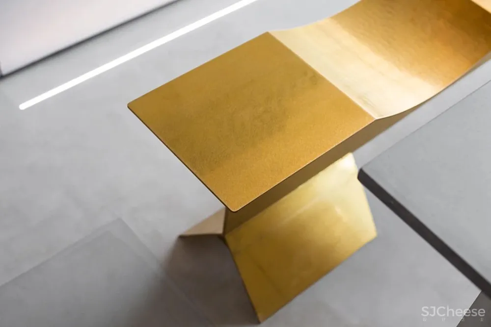 DOMANI 东仓 亮如白昼的夜及温和的肢解