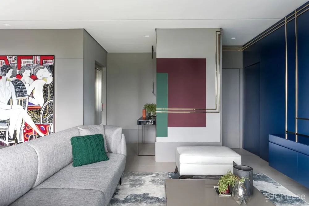 这个家的色彩大胆搭配到令人惊艳,却因为巧妙的处理带来了平衡感