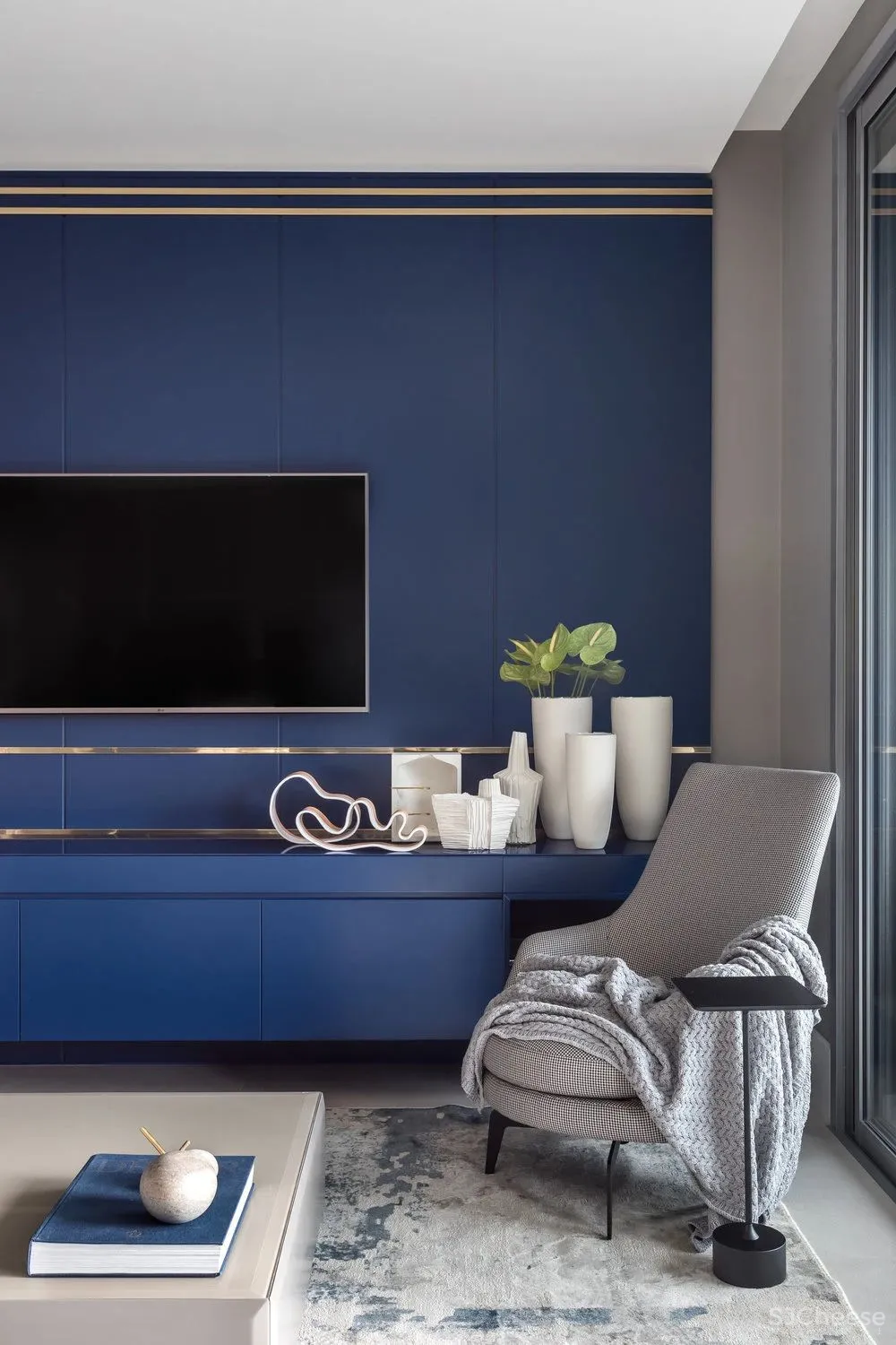 这个家的色彩大胆搭配到令人惊艳,却因为巧妙的处理带来了平衡感