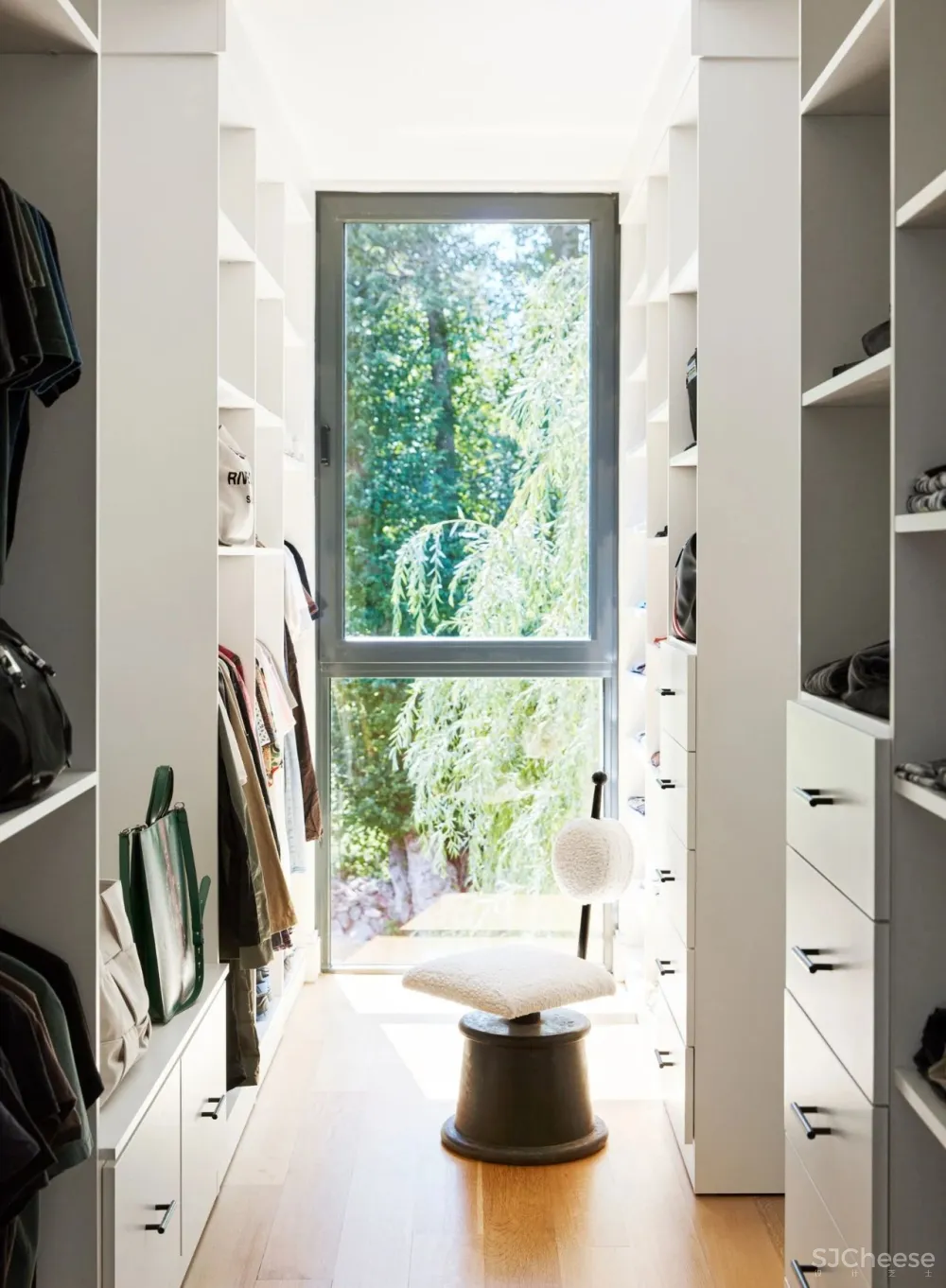 Christian Siriano現代主義避難所