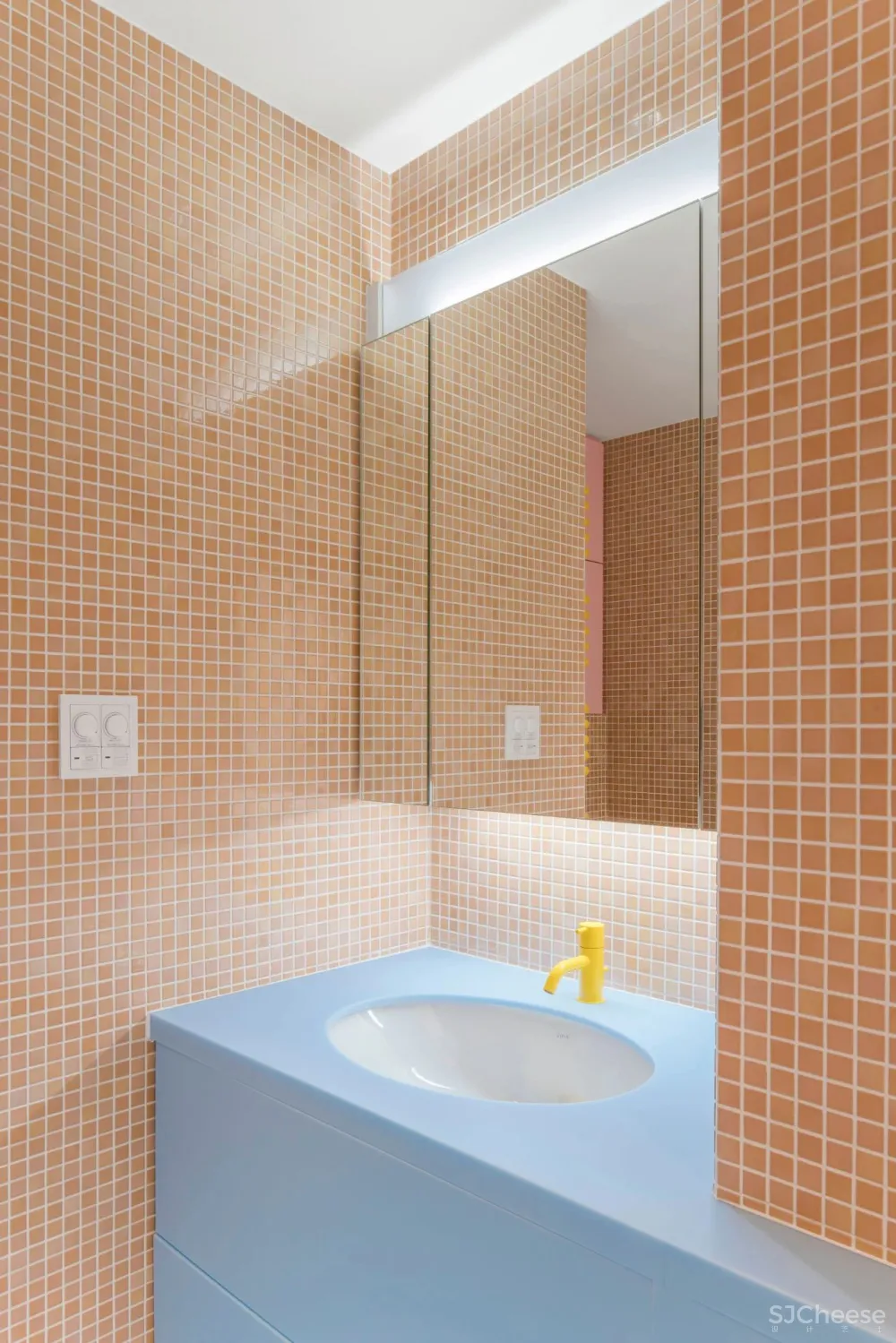 霓虹国的霓虹屋,怪异美学设计让我的眼睛直想哭!