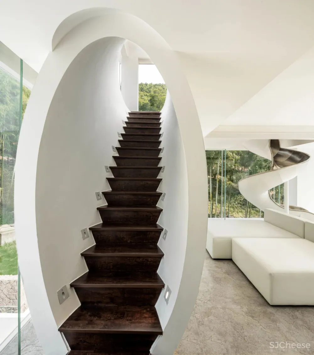 竹海里的极简酒店,美。