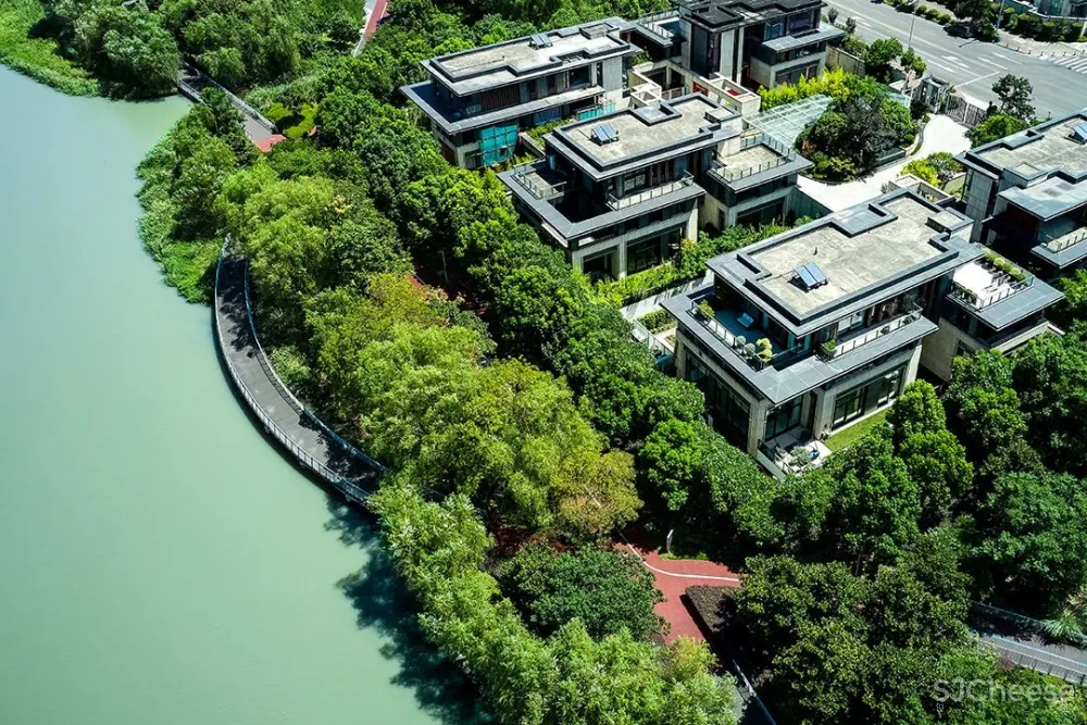 1800 m² 超级别墅，自带室内泳池、SPA等，宁静与奢华的都市桃源