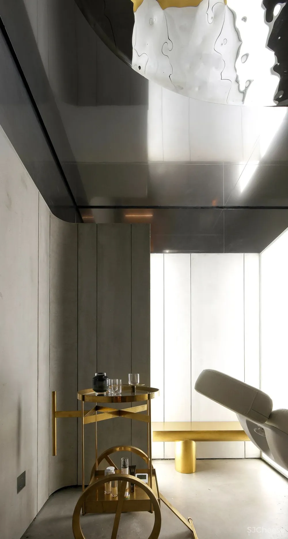 DOMANI 东仓 亮如白昼的夜及温和的肢解