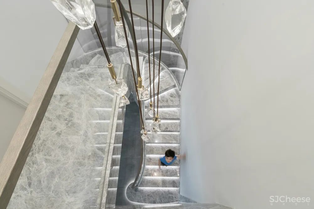 张津玮:木与石、黑与白,回归家的烟火气