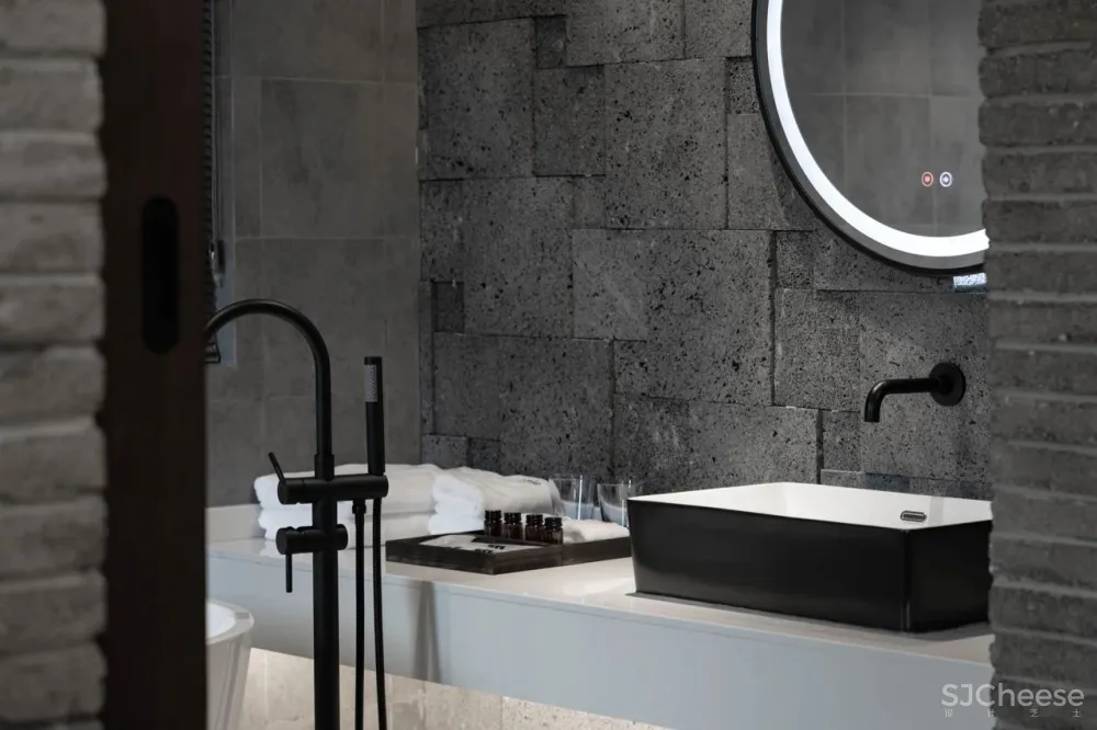 告别人从众！这个被低估的“西南小瑞士”，被稻田火山与古老温泉所拥抱，600年边陲小城的魅力，人见人爱！