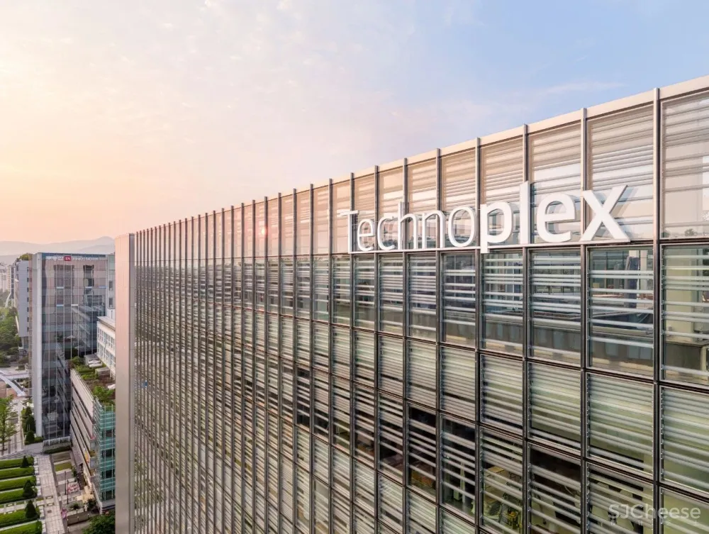 韩国首尔这栋新的总部大楼,吊顶的圆灯太魔性了,密恐慎入!