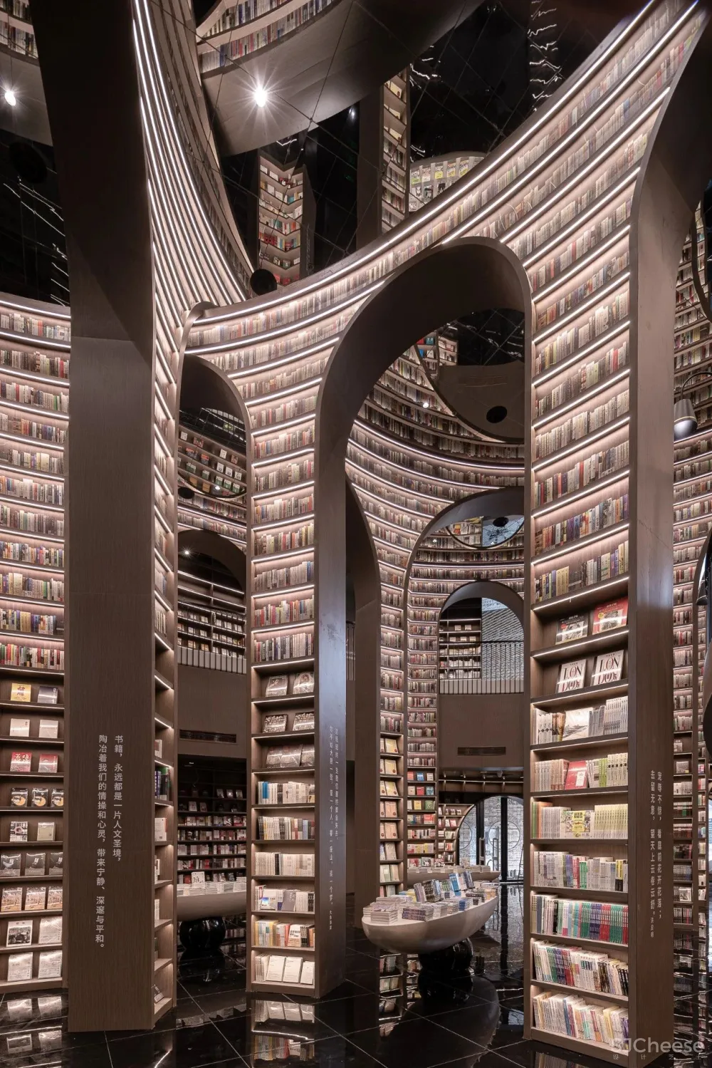 【设计女神新作】最美网红书店入驻成都,超高颜值魔幻4D实力上演“盗梦空间”!