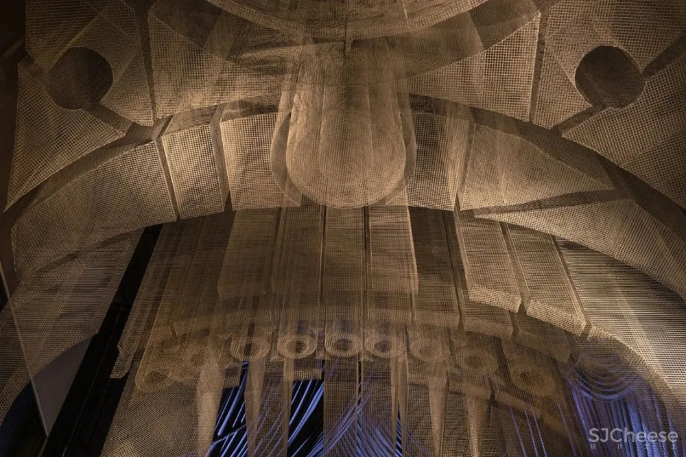 Edoardo Tresoldi丨 打造令人屏息的铁丝建筑艺术