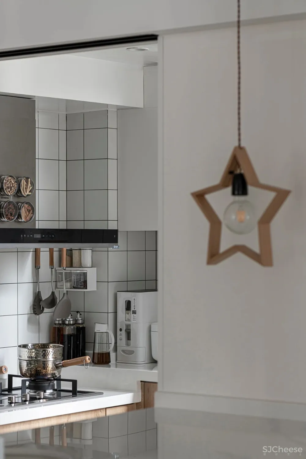 木、白、灰，素雅宁静的慢生活家居 予以设计