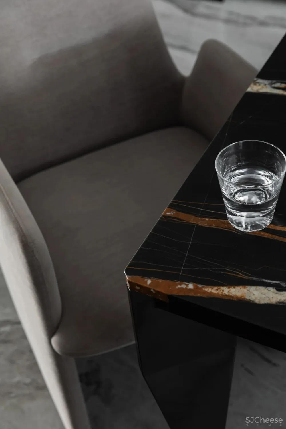 质感低调柔和,优雅不张扬!