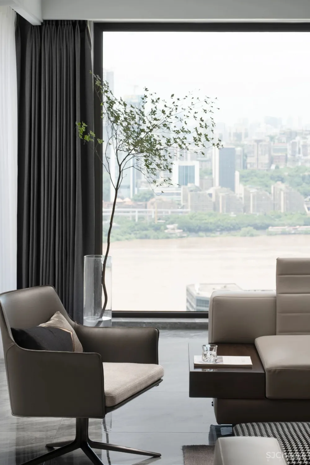 忱意设计:260㎡ 意式极简风叠墅,还原设计本真