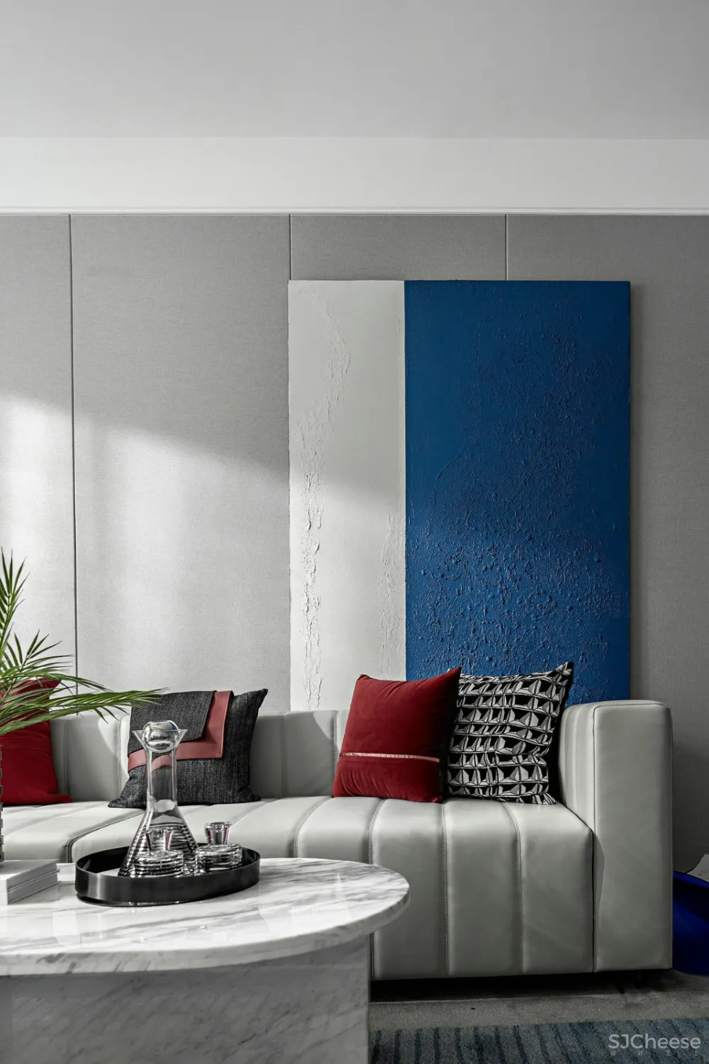 收集着夏季的色彩，刻画空间的美，时尚而又高级的生活美学气息。